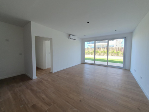Departamento En Venta En Planta Baja Con Jardin | Nordelta, Tigre
