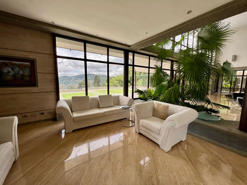 Vendo Casa 1350m2 4h/10b/10p Monte Elena 9049