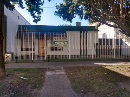 Quilmes Tucuman Al 2900 Casa Con Garage Y Fondo Libre