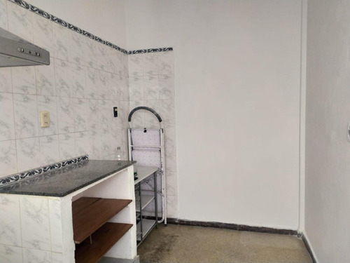 Apartamento 3 Dormitorio, Muy Amplio, Balcón