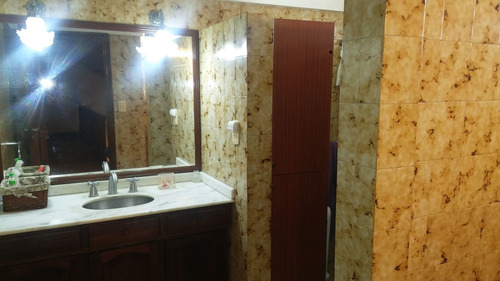 Imagen 3 de 14 de Chalet Amplio,buena Ubicación,jardin,varela Centro