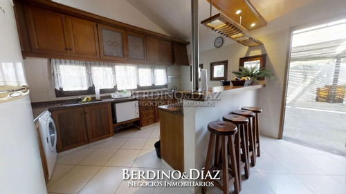 Espectacular Casa Con Excelente Entorno A Tan Solo Cuadras De La Playa- Ref: 184