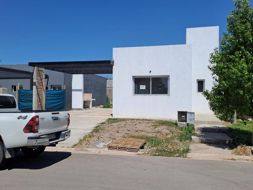 Casa En Venta En Cortaderas 3 A Estrenar