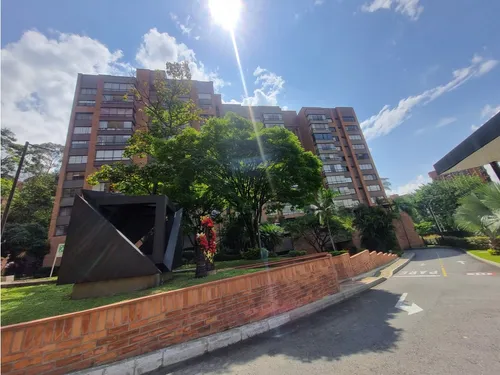 Amplio Y Cómodo Apartamento En Venta En Los Balsos