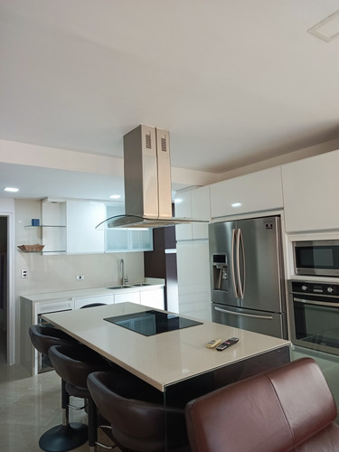 Apartamento En Alquiler Fijo, Blue Bay Playa Moreno. Pampat