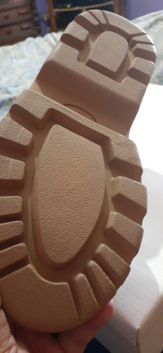 Zapatillas Doradas Tipo Gomon