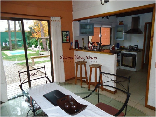 Venta Casa En Playa Mansa 4 Dormitorios - Ref: 15583