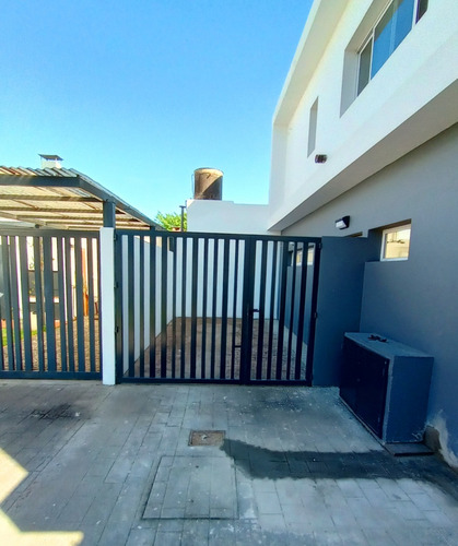 Venta Duplex 2 Dormitorios Con Cochera En Barrio Cerrado A Estrenar Ringuelet La Plata, Con Jardin, Lavadero, Dvh Y Preinstalacion De Alarma. Grandisima Oportunidad, Ya Terminado