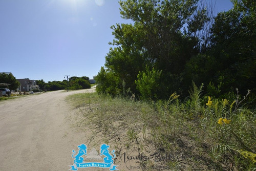 Venta Lote Exclusivo Costa Esmeralda Barrio Isla Del Golf, - Fondos Cancha De Golf
