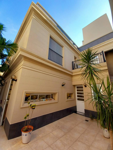 Casa Única Se Vende En Barrio Sur