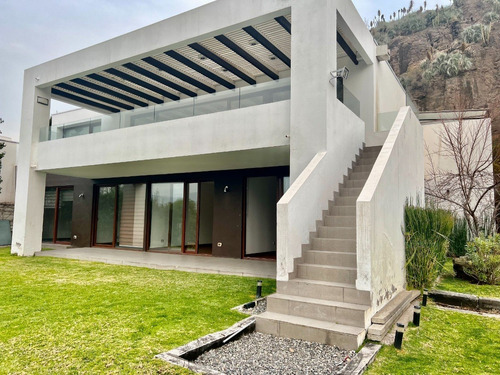 Imagen 1 de 16 de Casa Mediterranea En Condominio En Lo Barnechea