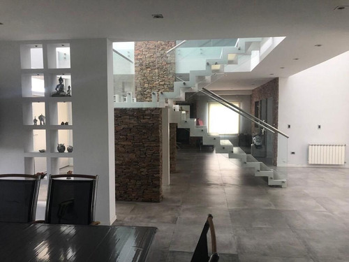 Venta Hermoso Chalet 5 Ambientes En Country La Concepcion