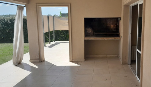 Importante Casa En La Concepción Lujan.