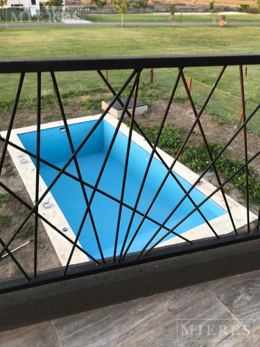 Casa En Venta Con Renta Sobre Lote Interno En Barrio Ceibos Puertos