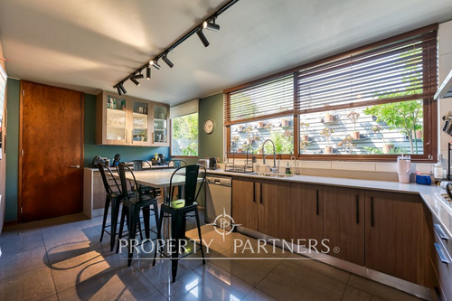 Impecable Casa En Condominio En Camino Las Hualtat...