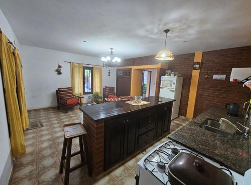 Linda Casa Familiar De 2 Pisos A Pocas Cuadras De La Ruta