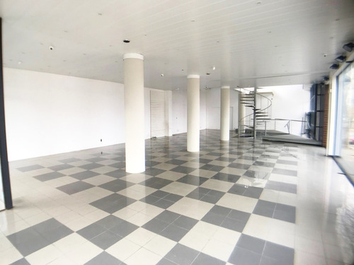 Excelente Local Comercial Sobre Avenida Principal De Colonia