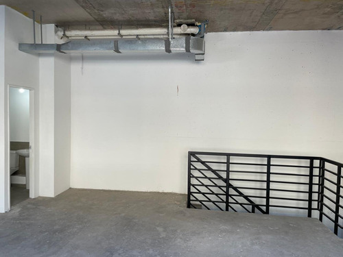 Arriendo Local Comercial 43,21 M2 + Subt. 45,51 M2, Metro Ul