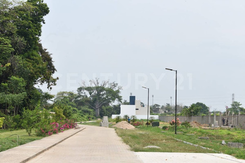 Terreno Residencial En Fraccionamiento Sauco, Con Amenidades