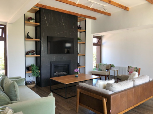 Belleza De Casa En Condominio. Una Joya. Camino Loreto.