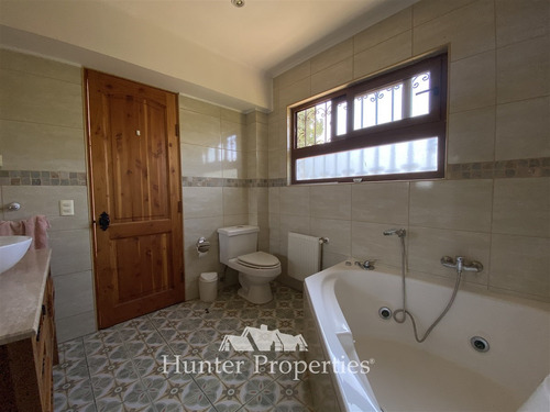 Casa En Venta De 4 Dorm. En Colina