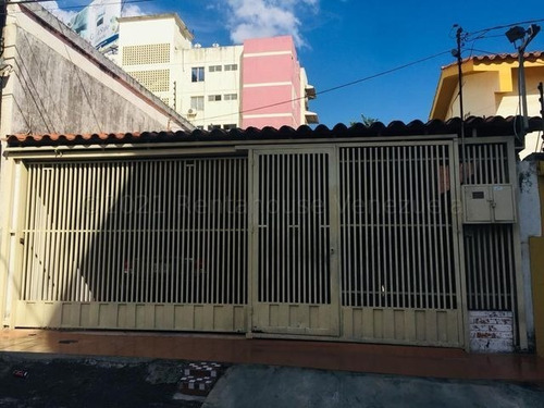 Imagen 13 de 30 de Casa Comercial, Estrategíca Ubicación Al Este En Venta En Barquisimeto. Zona Centro- Este , Arnaldo J. López Tlf. 04245257450. Cód. 22-10701 Lara, Venezuela