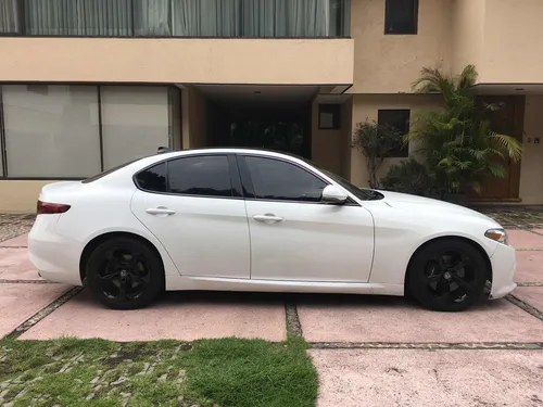 Alfa Romeo Giulia 2.0 Ti At
