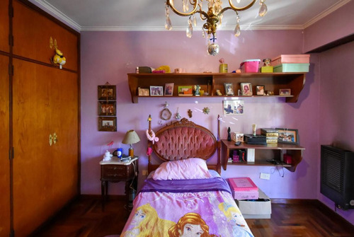 Casa En Venta - 4 Dormitorios 2 Baños 1 Cochera - 200mts2 - La Plata
