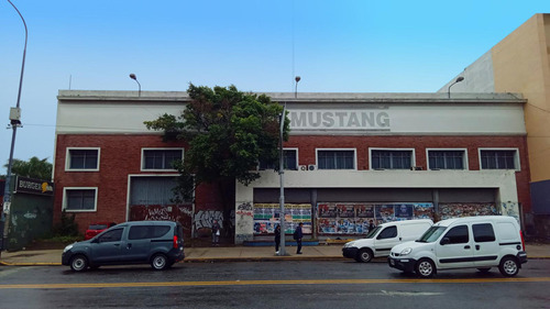 Depósito Con Oficinas Con Frente A La Av. Gral. Paz.