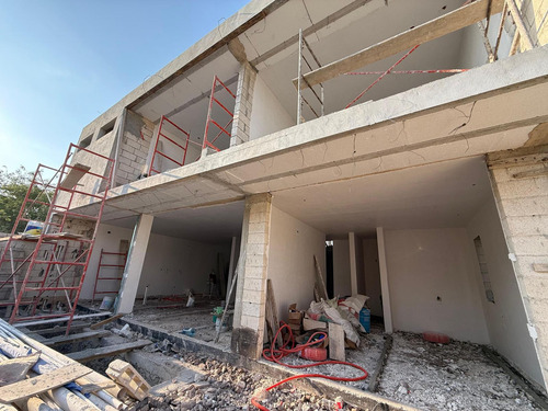 Casa En Venta Merida, Temozon Norte, En Privada, Sep 2025.