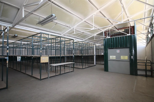 Oficina Con Bodegas En Recinto Logístico Del Sector De Macul