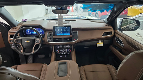 Chevrolet Suburban 5.3 High Country 4X4 At