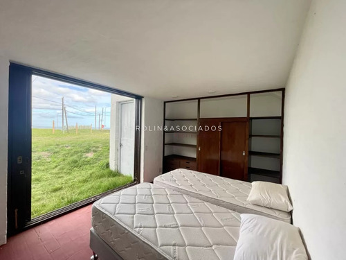 Casa En Venta Sobre La Ruta, Frente Al Mar Punta Del Este.