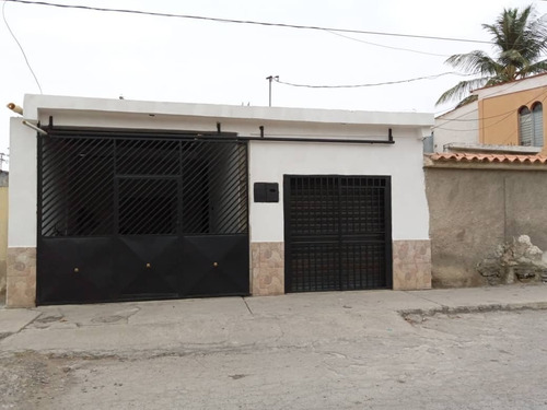 Imagen 2 de 8 de Venta De Comoda Casa Con Local En La Playa De Santa Isabel, Oeste De Barquisimeto.