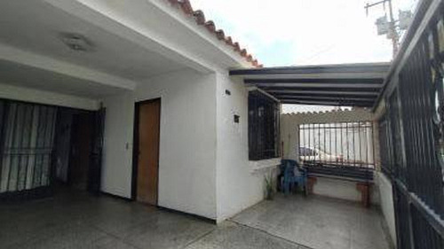 Imagen 1 de 6 de Re/max. Iris Hernandez. Vende Casa (127/90m2). Las Quintas Naguanagua. Codigo 140407