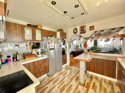 Casa En Venta De 3 Dorm. En Concón