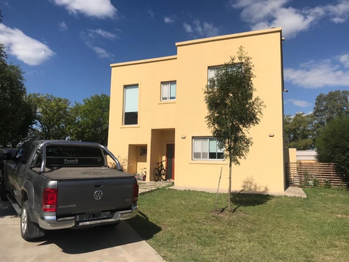 Casa Chalet En Venta Ubicado En Pilar Del Este, G.b.a. Zona Norte