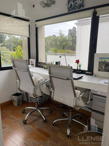Casa 7 Ambientes En Venta Barrio Privado Barrancas De Guido- Quilmes