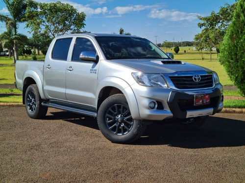Imagen 2 de 10 de Toyota Hilux Aut 4x4