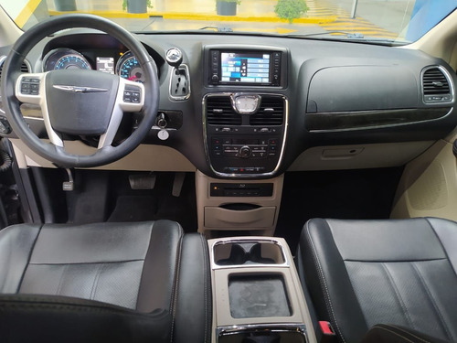 Imagen 9 de 15 de Chrysler Town & Country 2016 3.6 Touring Piel At