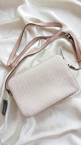 Guess Hensley Camera Bag Crossbody Color Rosa Claro