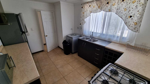 Casa Ejecutiva En Arriendo (84377)