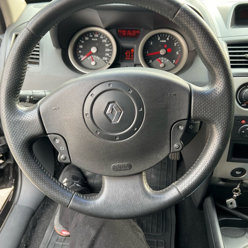 Renault Megane 2.0 DYNAMIQUE SEDAN 16V GASOLINA 4P AUTOMÁTICO