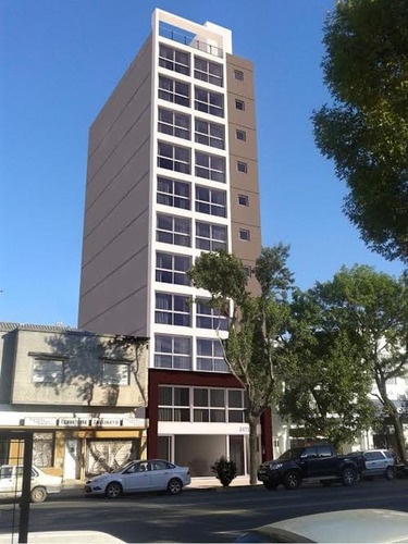 Edificio De 10 Pisos A La Venta Sobre Av. Independencia