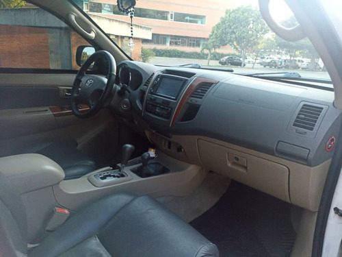 Imagen 9 de 14 de Toyota Fortuner Sr