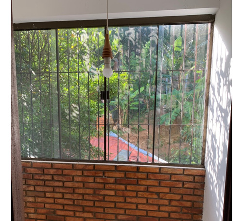 Sobrado Com Salão De Festas, Pomar, Ensolarado Proximo A Escolas, Bancos, Schoping