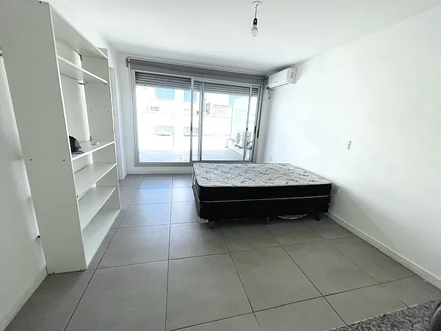 Alquiler Monoambiente Con Gran Terraza En El Centro De Montevideo · Foto 4