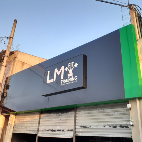 Imagem 3 de 10 de Fachadas Em Acm, Lonas, Letra Caixa, Pvc, Adesivos