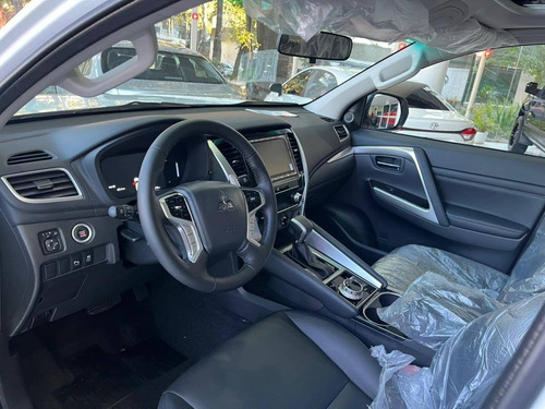 Imagen 6 de 8 de Mitsubishi Montero Sport