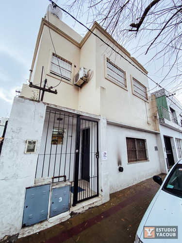 Casa En Venta - 2 Dormitorios 1 Baño - 112mts2 - Altos De San Lorenzo, La Plata